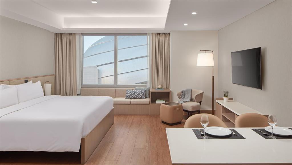 Lanson Place Mall Of Manila Aparthotel
